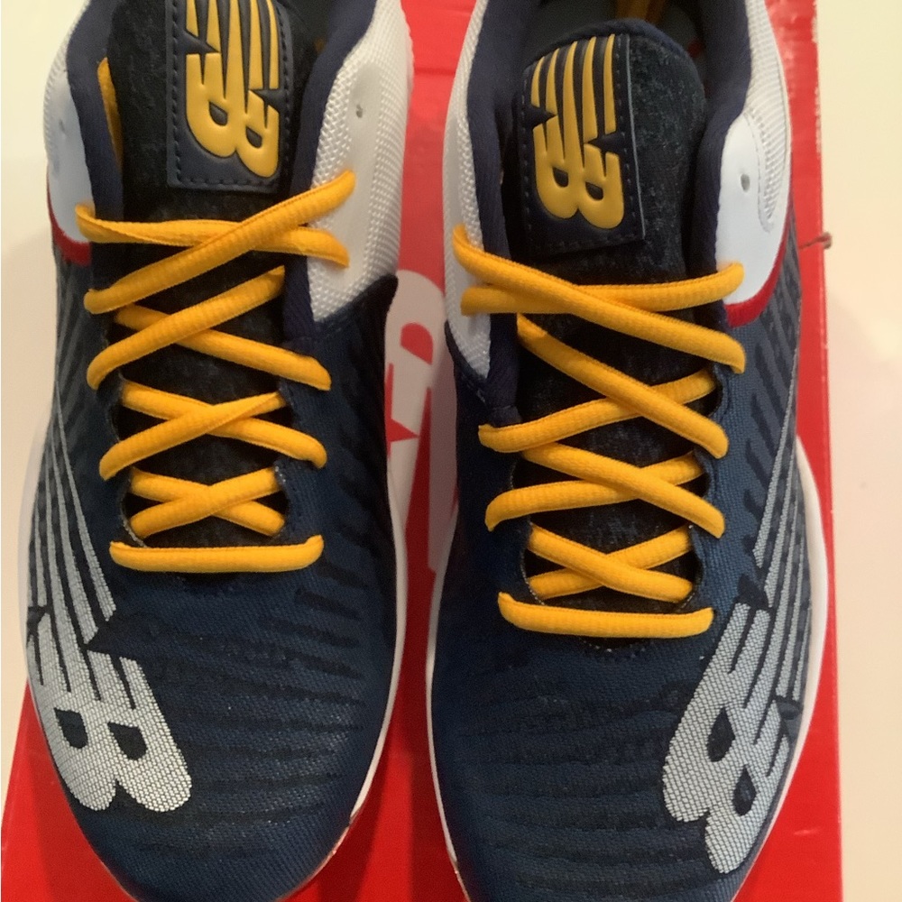 NEW BALANCE BASEBALL SHOES